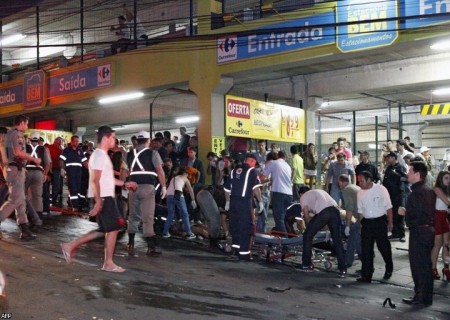 В Бразилии в результате пожара в ночном клубе погибли 232 человека