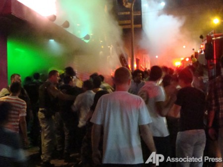 В Бразилии в результате пожара в ночном клубе погибли 232 человека