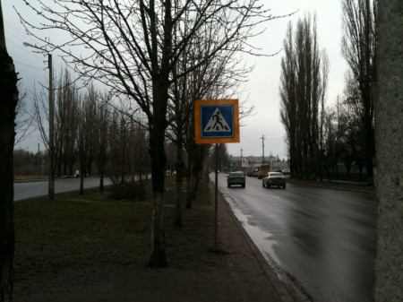 В районе пешеходного перехода у «Новой линии» ограничили скорость движения до 40 км/ч и установили дополнительные знаки