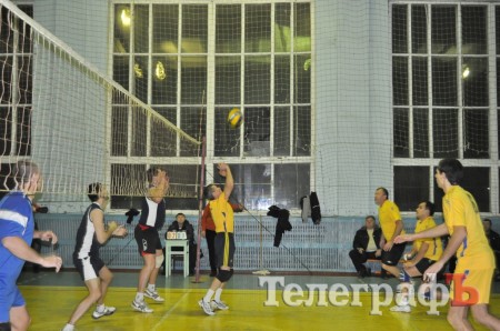 Чемпионат Кременчуга по волейболу. Первый финалист определён – «Нефтехимик»