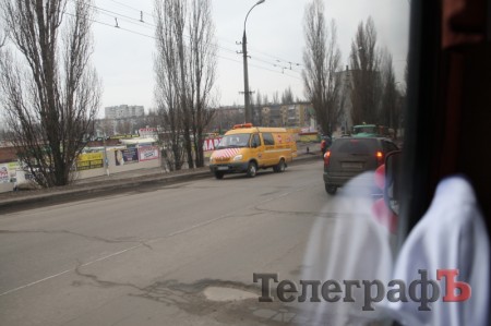 В Кременчуге второй день ремонтируют «мост» на пивзаводе