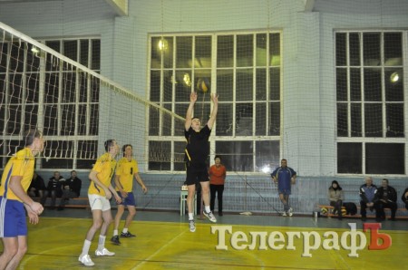 Чемпионат Кременчуга по волейболу. «Радаловка» «выгрызла» вторую путёвку в финальную серию
