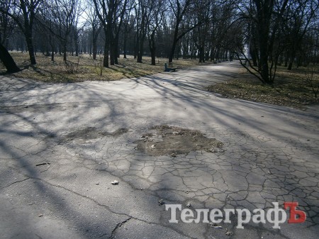В Приднепровском парке в асфальтировании нуждается большинство тротуаров