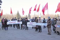 В Кременчуге сторонники компартии и свободных профсоюзов пикетировали сессию горсовета