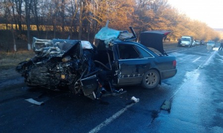 По дороге из Кременчуга в Полтаву "девятка" врезалась в "Audi": трое погибших