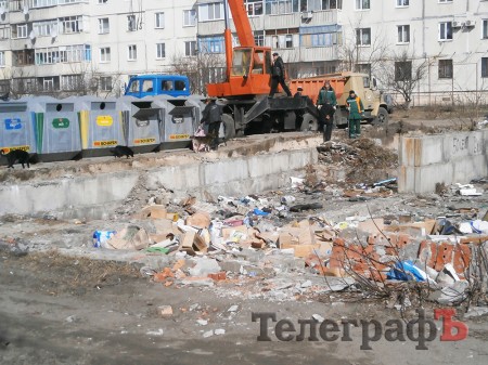 В Кременчуге, на Раковке, разбирают долгострой