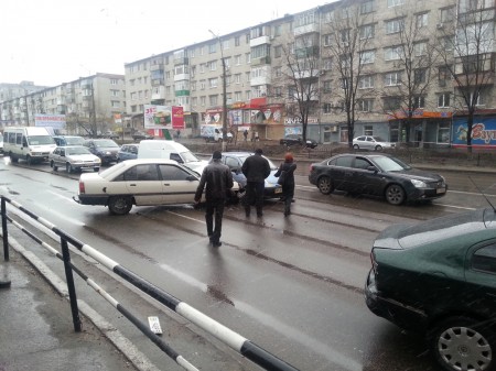 Из-за ДТП в районе горводоканала остановлено движение троллейбусов