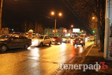 В Кременчуге вчера более 200 автомобилей "застряли" в пробке