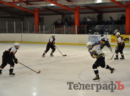 Юниоры ХК «Кременчуг» вышли в лидеры чемпионата Республики Беларусь