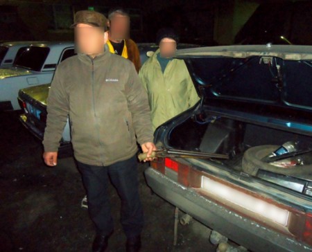 Под Кременчугом рецидивист издевался над женщиной: душил, топил, вымогал деньги