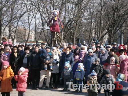 В Кременчуге Масленицу отметили без блинов, но с тортом, флешмобом и под песни Сергея Лоба