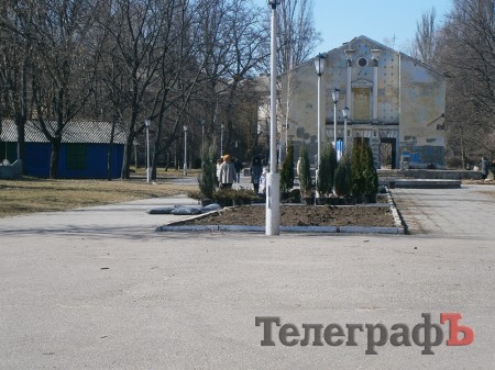 В Приднепровском парке начались работы по озеленению клумб