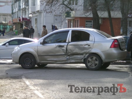 В центре Кременчуга столкнулись Lexus и Chevrolet
