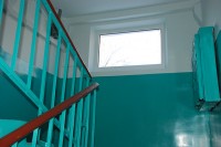 В Кременчуге презентовали отремонтированный по шаблону подъезд