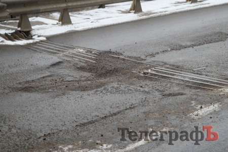 В Кременчуге из-за неудовлетворительного состояния дороги могут закрыть движение по Крюковскому мосту