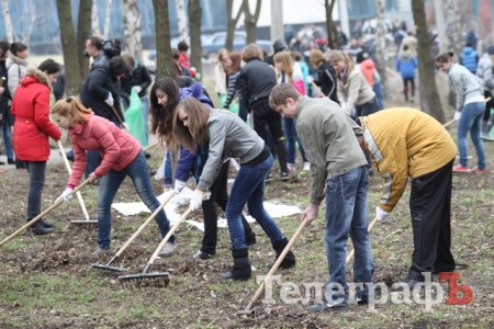 Сегодня молодежь Кременчуга убирала парк «Воинов-Интернационалистов»