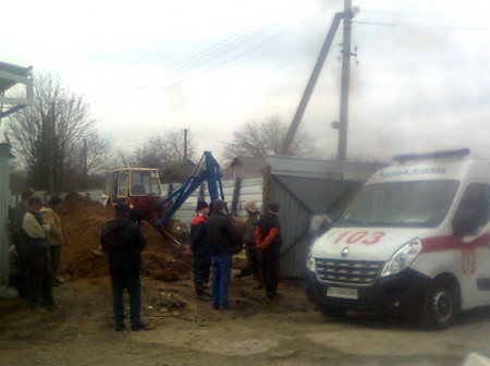 В Полтаве рабочего в траншее завалило грунтом