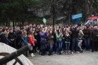 Более двух тысяч школьников и студентов сегодня убирали Приднепровский парк