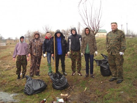 Кременчужане убрали берег Кагамлыка в районе 31-й школы
