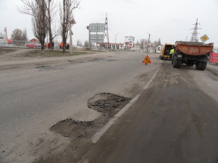 Общественные активисты заявляют, что ямочный ремонт в Кременчуге делается неэффективно