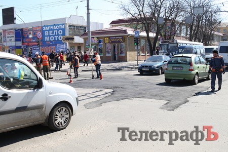 Сегодня коммунальники латают Первомайскую, Леонова и другие улицы