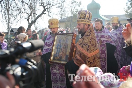 В Кременчуг привезли частицы Животворящего Креста Господня и мощей святых Константина и Елены