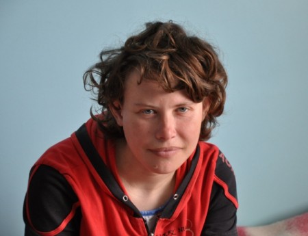 Правоохранители Полтавщины просят помочь установить личность неизвестной девушки, найденной в Котелевском районе