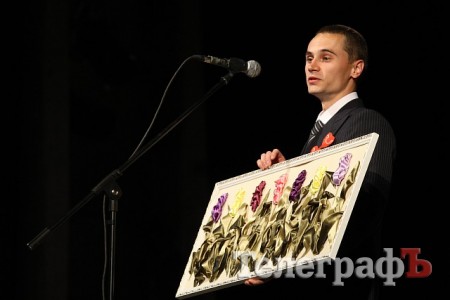 Юрий Шаповалов купил хоккейную форму, а Руслан Шаповалов – форму автогонщика