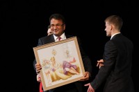 Юрий Шаповалов купил хоккейную форму, а Руслан Шаповалов – форму автогонщика