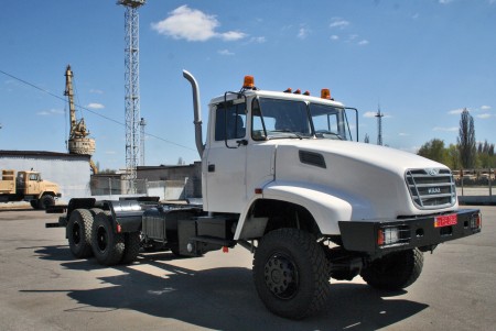 «АвтоКрАЗ» отгрузил партию автомобилей в Россию