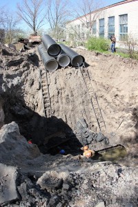 В Кременчуге начали ремонт главной канализационной  трубы