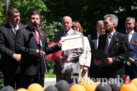 Кременчугских ветеранов поздравили в госпитале с Днем Победы