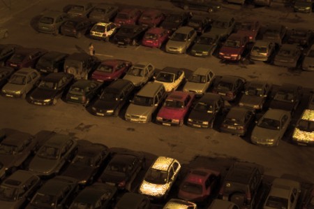 Власти Кременчуга готовятся узаконить норму согласно которой все автомобили ночью должны стоять только в гаражах, на стоянках или в парковочных карманах