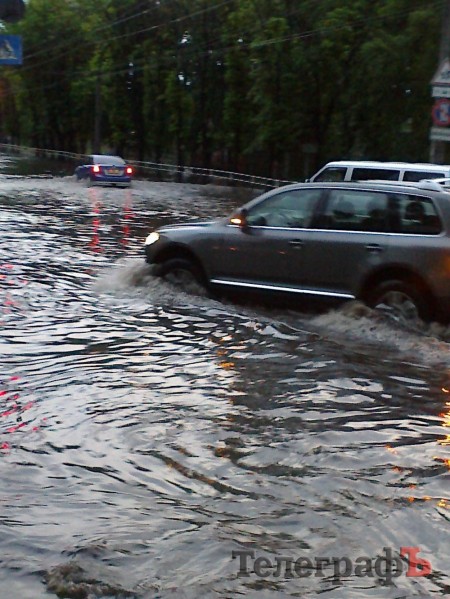 Центр Кременчуга снова утонул