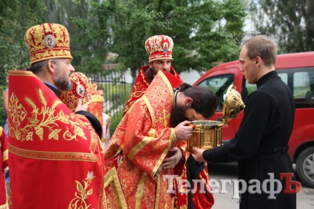 В Кременчуг привезли чудотворную икону и ковчег с частицей мощей великомученика и целителя Пантелеймона