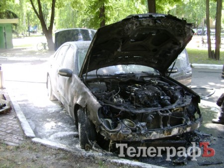 Бывшему начальнику Кременчугского УБОПа Крахмильцу сожгли Mercedes
