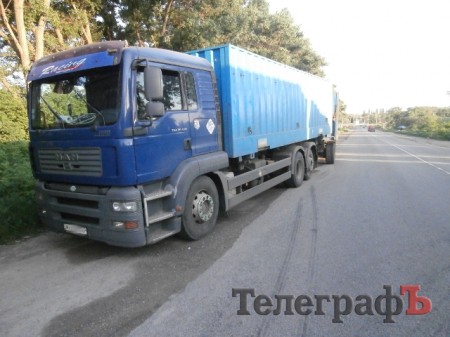 В Кременчугском районе на ж/д переезде фура врезалась в «ВАЗ»