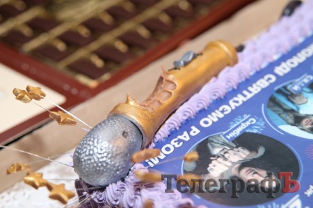 В Кременчуге изготовили фото-торт с лицами популярных украинских исполнителей