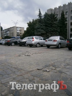 Площадь Победы распадается по кускам