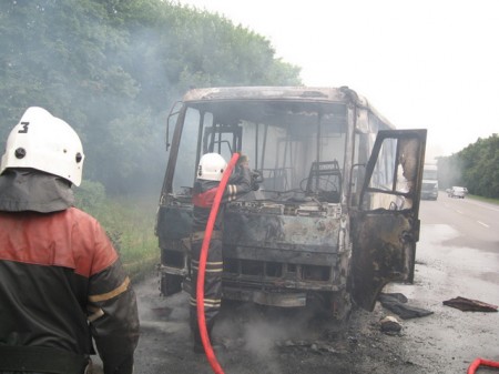 В Полтавской области сгорел рейсовый автобус