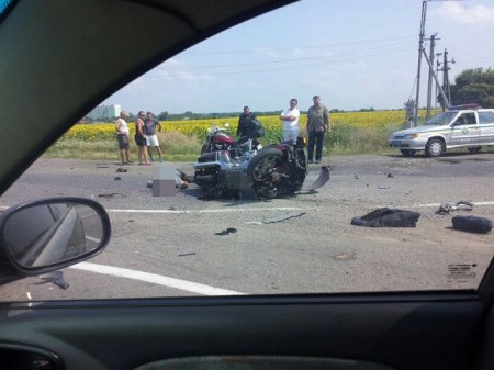 Под Кременчугом погиб мотобайкер, врезавшись в фуру