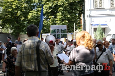 Около 100 кременчужан пикетировали Кременчугское горуправление милиции