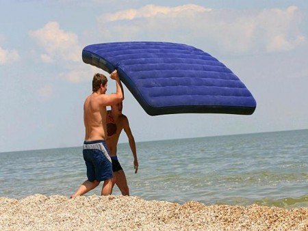 В Кирилловке двух кременчужан унесло на матрацах в открытое море