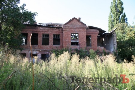В Кременчуге уже давно развалившийся дом только сегодня признали аварийным