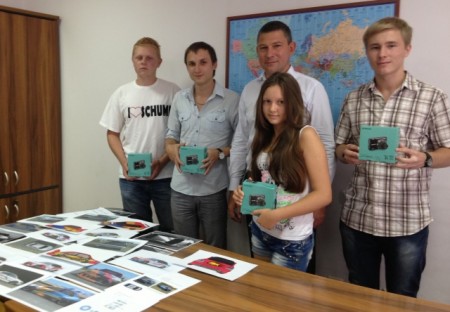 Кременчугский гонщик и нардеп Шаповалов выбрал лучшие эскизы для графического оформления своего спортивного автомобиля