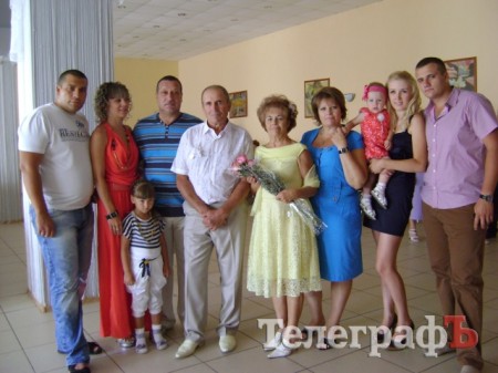 На своє золоте весілля кременчужанка одягла сукню, в якій виходила заміж 50 років тому