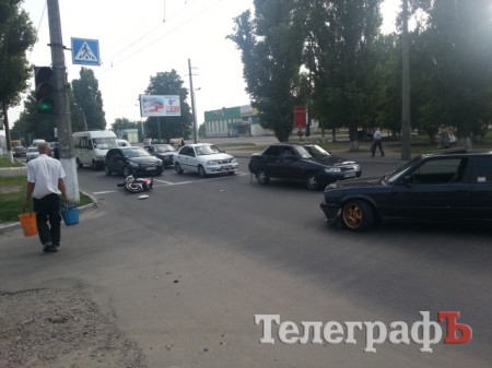 В районе Керченской BMW сбил мотоциклиста