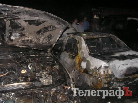 В Кременчуге подожгли машину начальника юридического отдела мэрии Браташа: горели шесть автомобилей