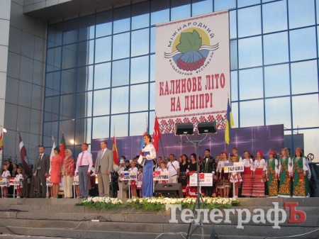 Ежегодный фестиваль "Калинове літо на Дніпрі" стартовал в Комсомольске