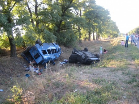 В автокатастрофе под Кременчугом травмировано 11 людей, среди них двое детей